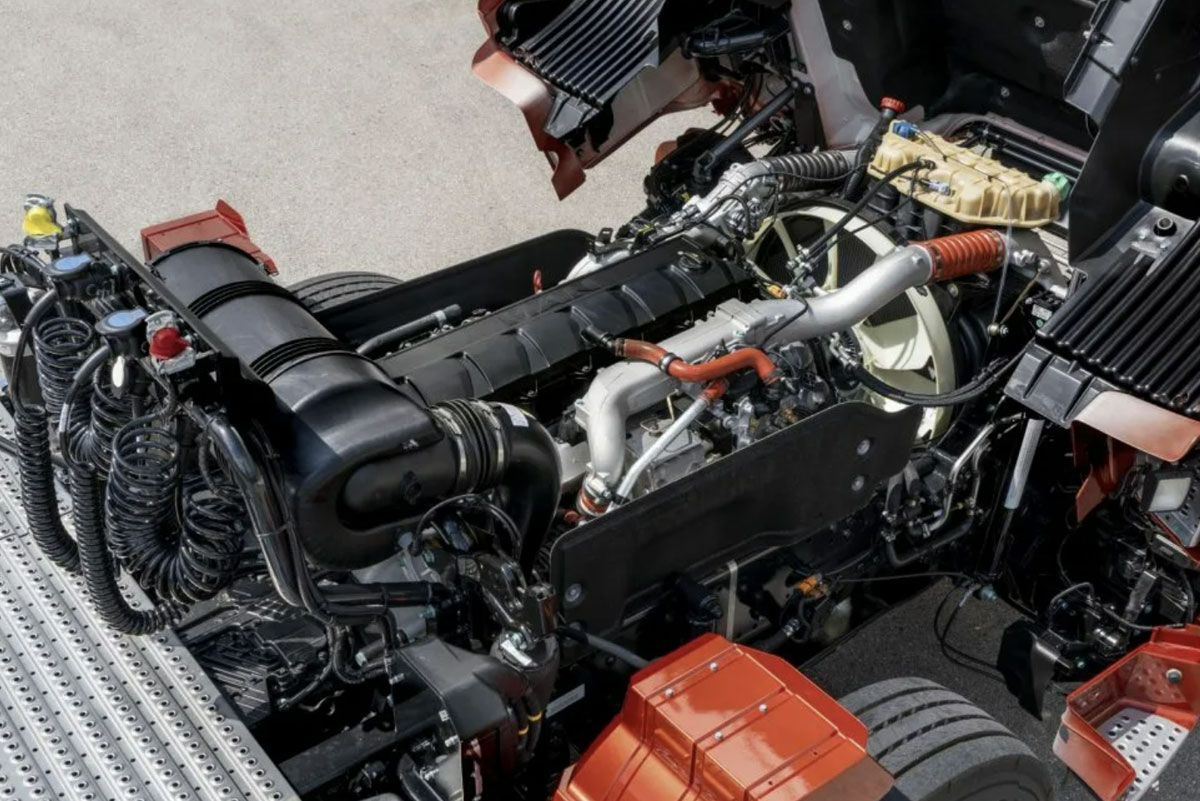 Ремонт двигуна MAN: Як не «вбити» серце вантажівки та зекономити на капіталці